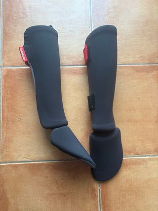 Espinilleras Outshock Talla L con Empeine