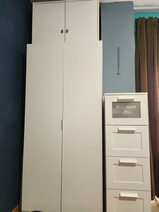 Armario blanco de madera. 50 euros