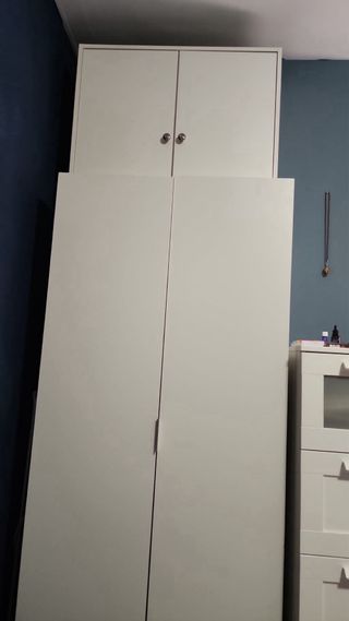 Armario blanco de madera. 50 euros