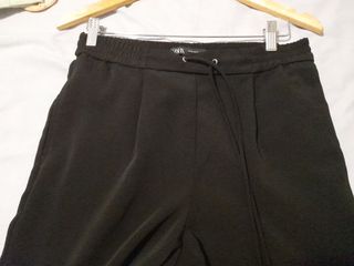 Pantalón negro Zara