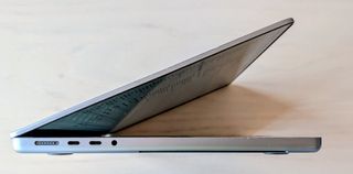 Macbook Pro 14" M3 512GB Super Precio Apple Top