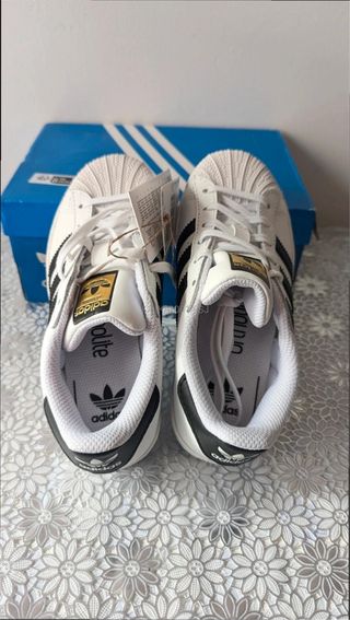 Adidas Superstar Talla 44 Blanco y Negro