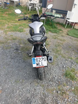 Moto Negra/Gris y amarilla