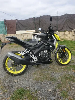 Moto Negra/Gris y amarilla