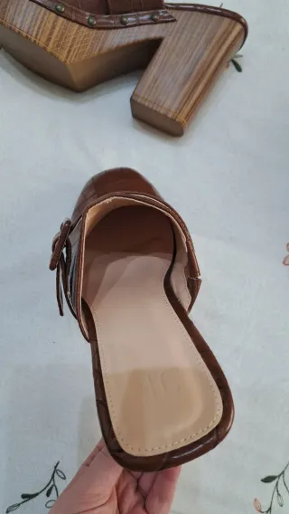 Conjunto zuecos y bolso marrón