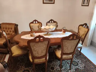 Mesa de comedor y 6 sillas estilo clásico