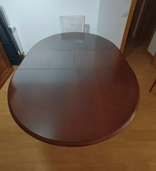 Mesa de salón extensible de madera