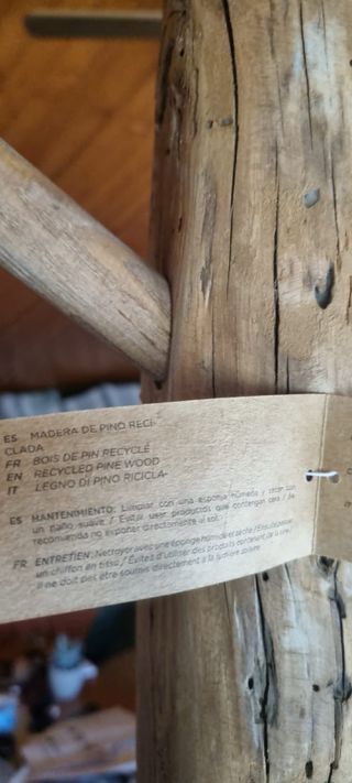 Perchero de pie de madera rústico