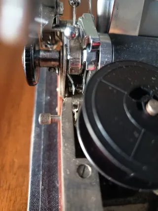 Máquina de escribir suiza, marca Patria