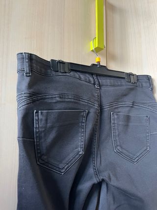 Vaqueros elásticos Calzedonia negros