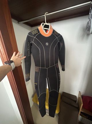 Tabla de surf OLAIAN + traje y zapatos