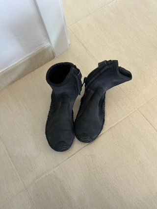 Tabla de surf OLAIAN + traje y zapatos