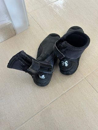 Tabla de surf OLAIAN + traje y zapatos