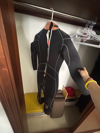 Tabla de surf OLAIAN + traje y zapatos