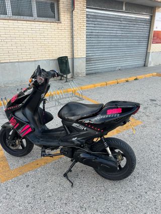 Yamaha Aerox Negra/Rosa