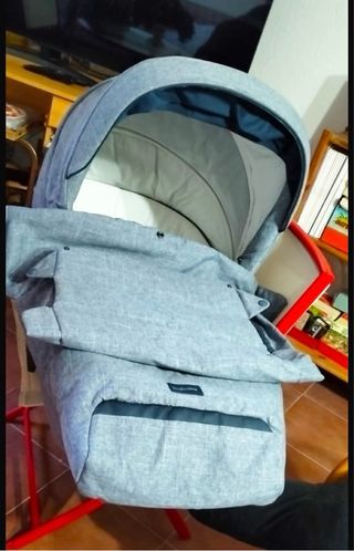 Passeggino Inglesina Aptica grigio.