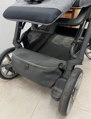 Passeggino Inglesina Aptica grigio.