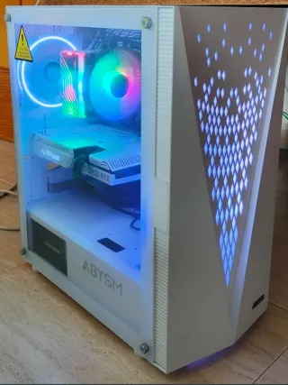 PC Gamer MSI Blanco con RGB