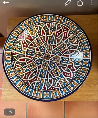 Alfombra artesanal y artesanía en cerámica
