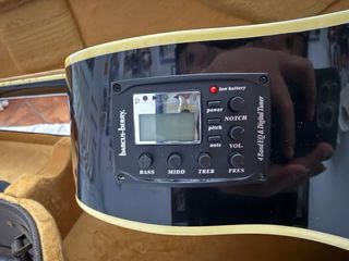 Guitarra Electroacústica Washburn Negra con funda