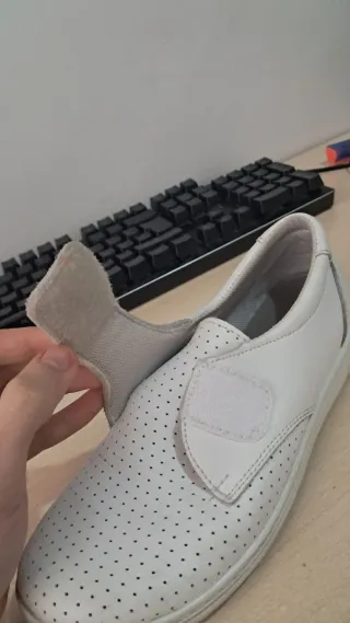 Zuecos de Trabajo Sanitarios Blancos con Velcro