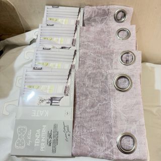 4 tende, tessuto semitrasparente. 140x290cm.