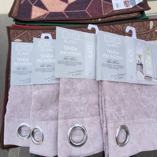 4 tende, tessuto semitrasparente. 140x290cm.