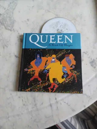 Libro y CD QUEEN. A Kind of Magic