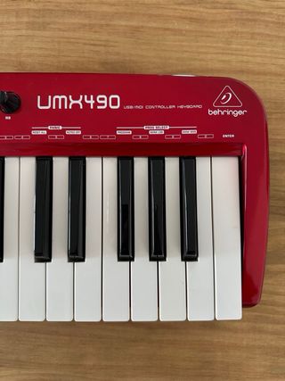 Teclado Behringer U-Control UMX49 MIDI