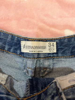 Pantalon Shorts vaqueros rotos Stradivarius 34 XS