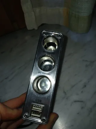 Caricatore Auto USB Multi-Presa 12V/24V