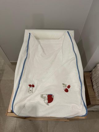 Cambiador bebé blanco con estructura madera