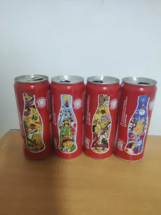 Set di quattro lattine vuote di Coca Cola per collezione