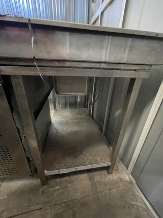 Banco de trabajo con cámara y fregadero