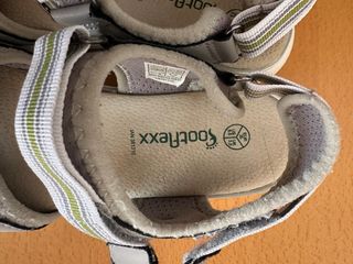 Sandalias Foot Locker Beige y Gris