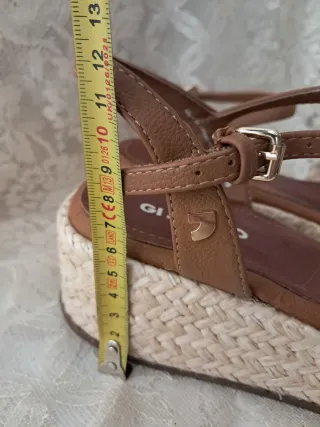 Sandalias cuña de piel y fibra natural 39 Gioseppo