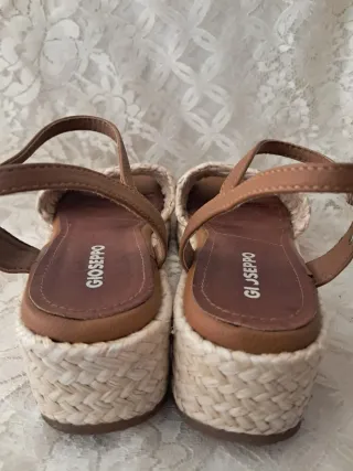 Sandalias cuña de piel y fibra natural 39 Gioseppo