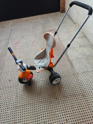 Triciclo infantil con manillar y asiento