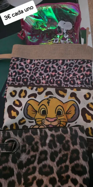 Neceser Snoopy y Simba 3€ cada uno