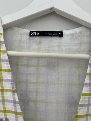 Vestido Zara estampado mini volante