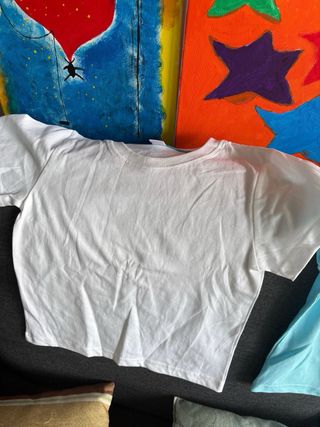 Camiseta azul, azul clara y blanca  talla 6 años