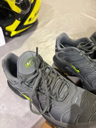Nike TN Air Max Gris y Verde Neón