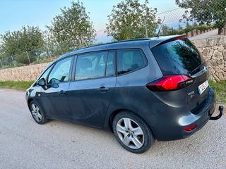 Opel Zafira Tourer 2012
