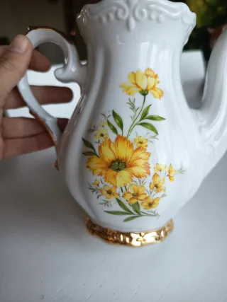 Jarra cerámica flores doradas