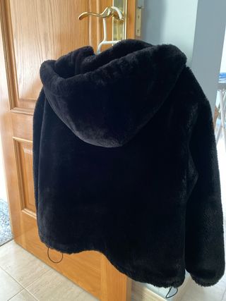 Abrigo Bershka Negro Talla M