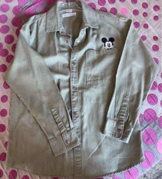 Cazadora vaquera y camisa Mickey Mouse