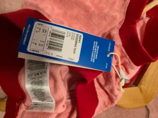 Top deportivo Adidas rosa y rojo Talla XS