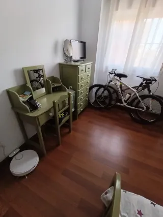 Dormitorio juvenil verde oliva
