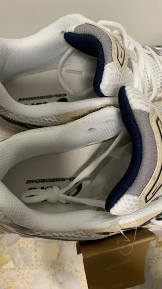 Asics Gel Kayano 14 Talla 42 Beige/Plata