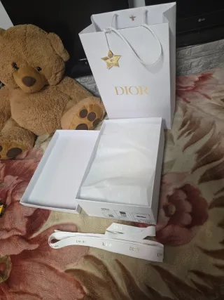 Bolsa, caja y cinta Dior